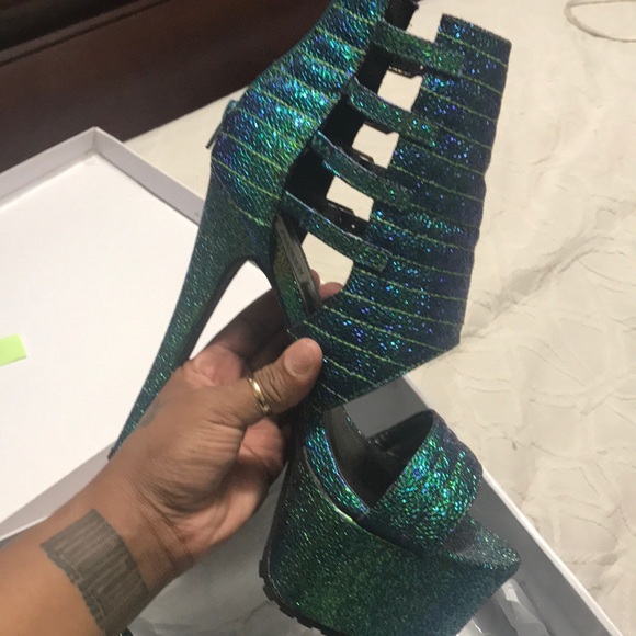 Steve Madden - Picture 3 of 3